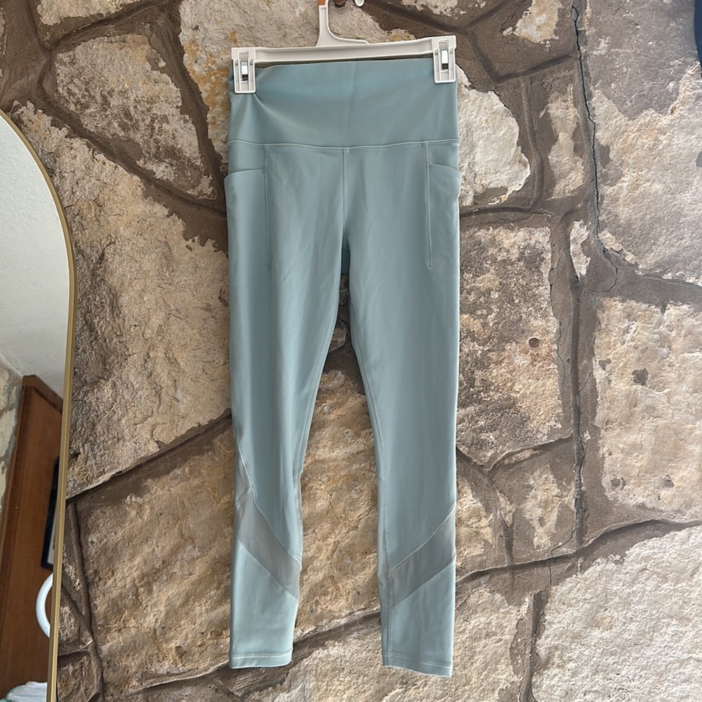Athleta SALUTATION STASH HIGH RISE MESH 7/8 LEGGING - Picture 4 of 7